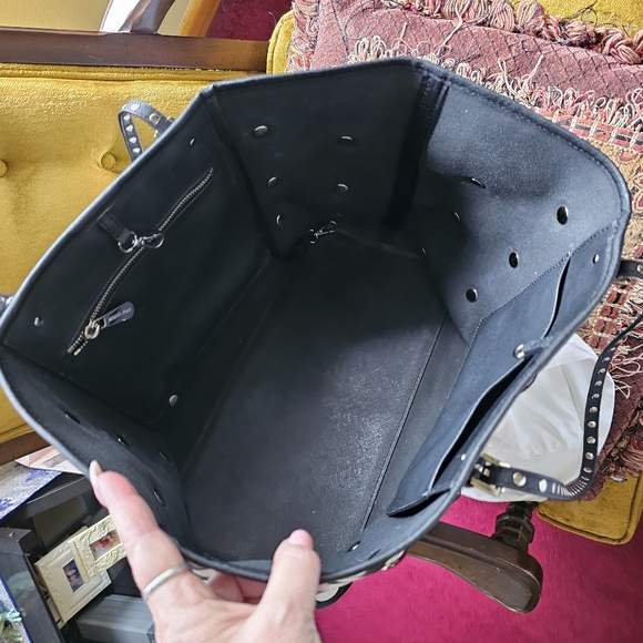 New-MK JetSet Studded Tote 🖤🤍 - Picture 12 of 16